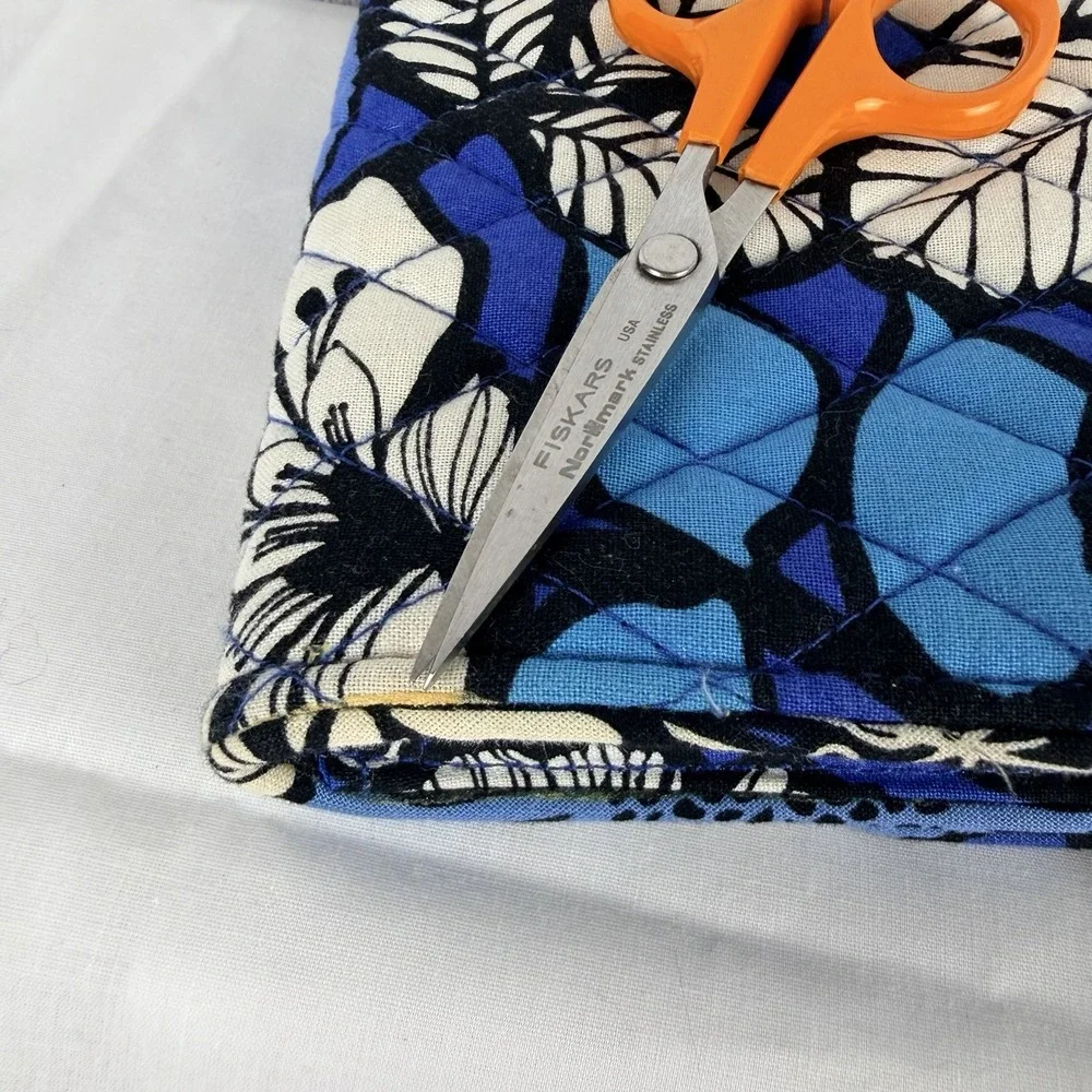 Vera Bradley Midnight Blue/Black/WHT Floral Turnlock Zip Clutch Wallet READ